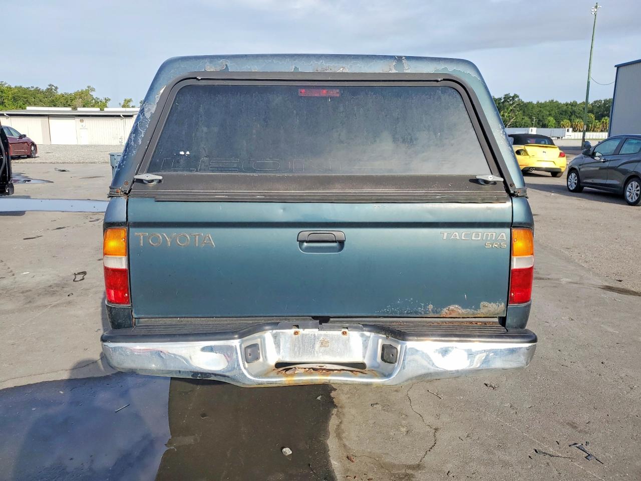 1998 Toyota Tacoma Base Green vin: 4TAVL52N4WZ038575