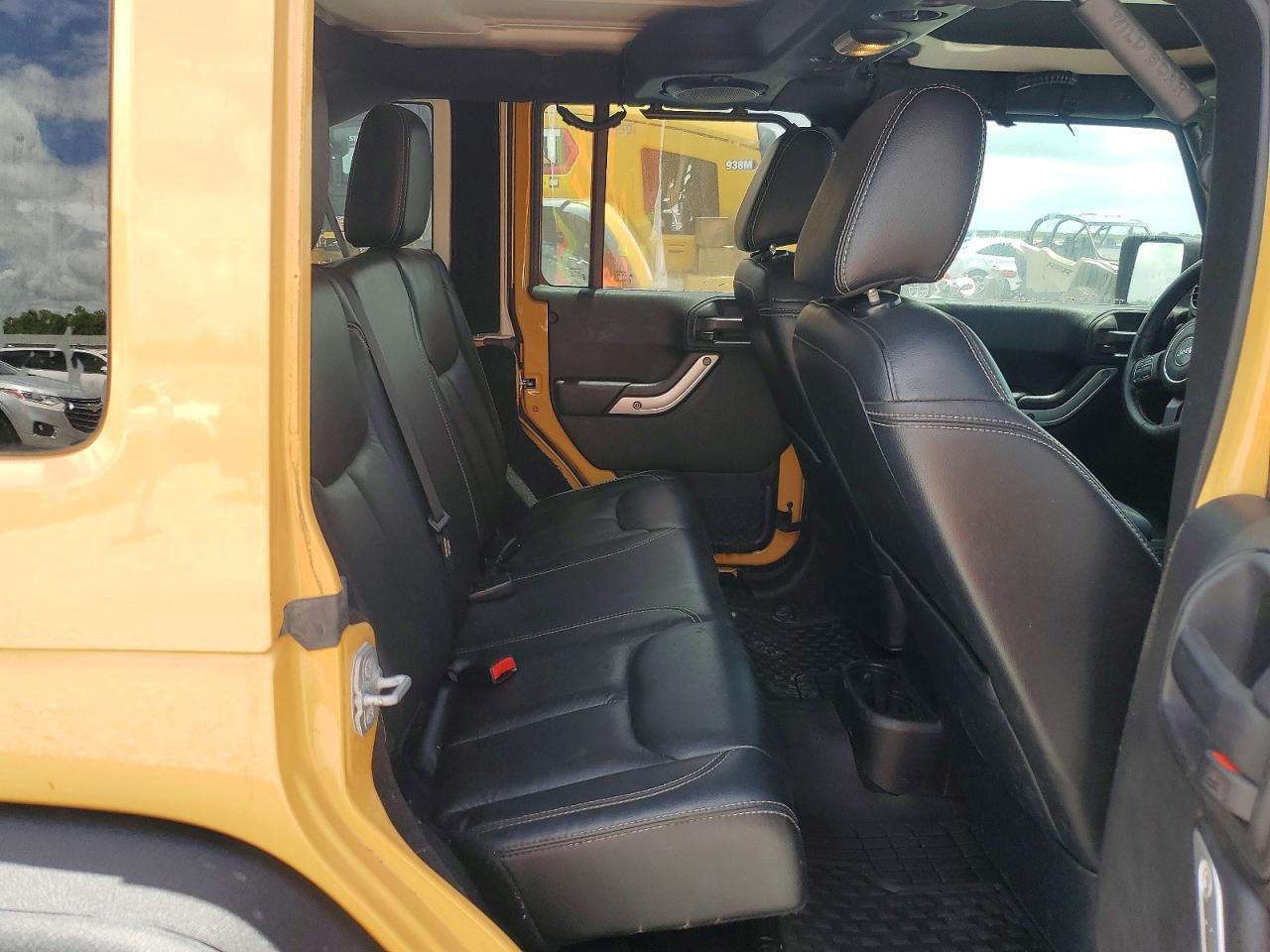 2014 Jeep Wrangler Unlimited Sahara Two Tone vin: 1C4BJWEG7EL162289
