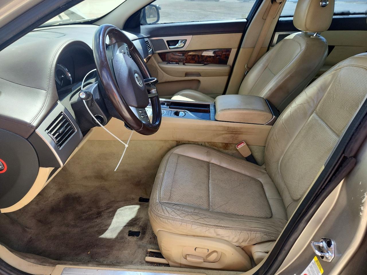 2011 Jaguar Xf Premium Silver vin: SAJWA0GB8BLS18379