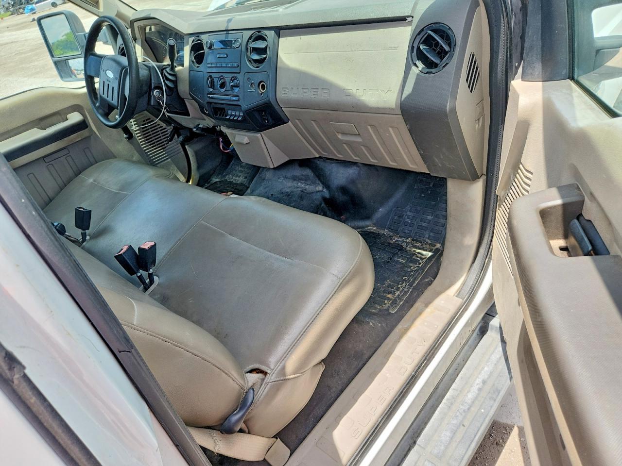 2008 Ford F350 Super Duty White vin: 1FDWF36R18EC52608