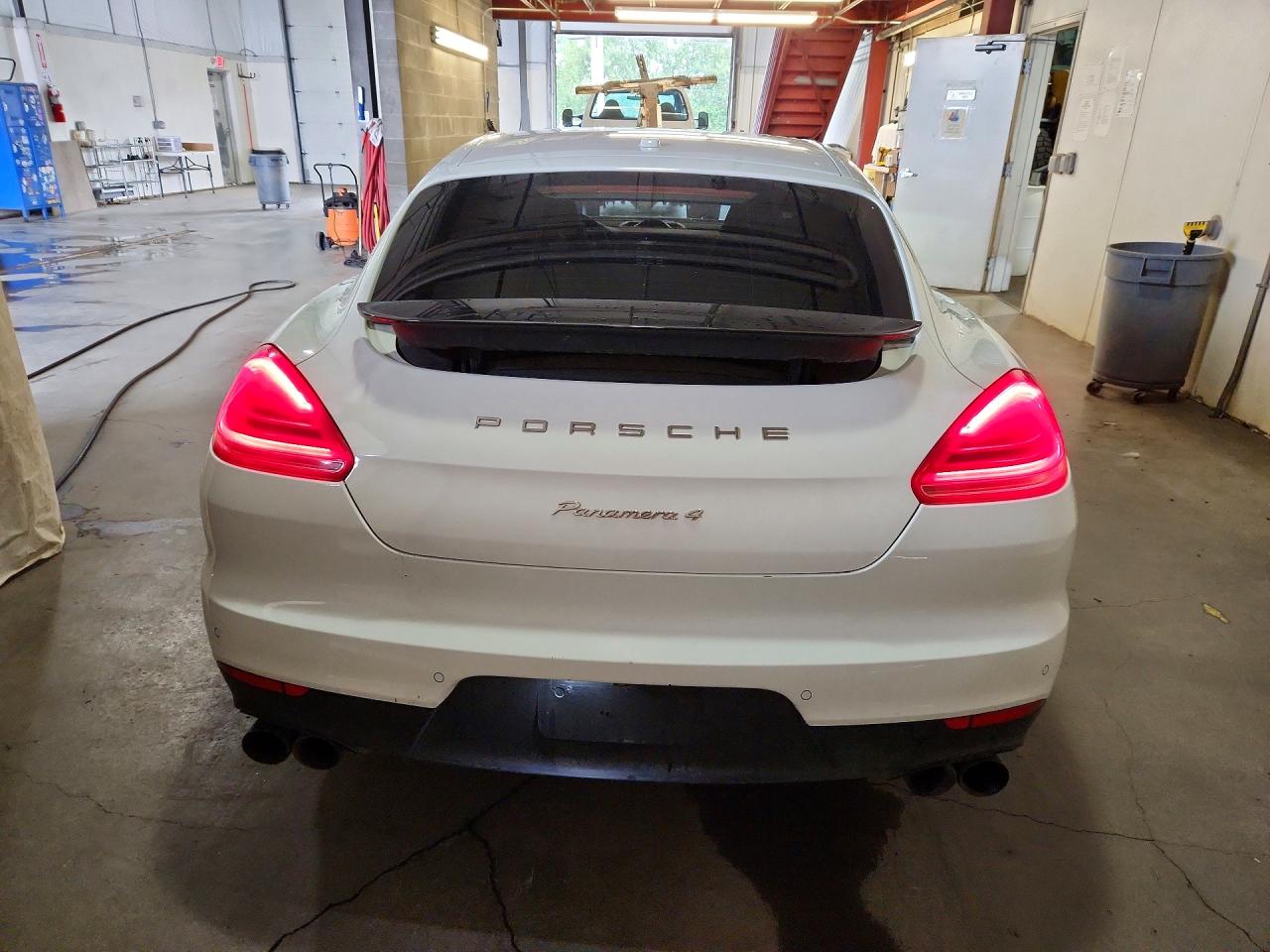 2014 Porsche Panamera 2 White vin: WP0AA2A76EL007467