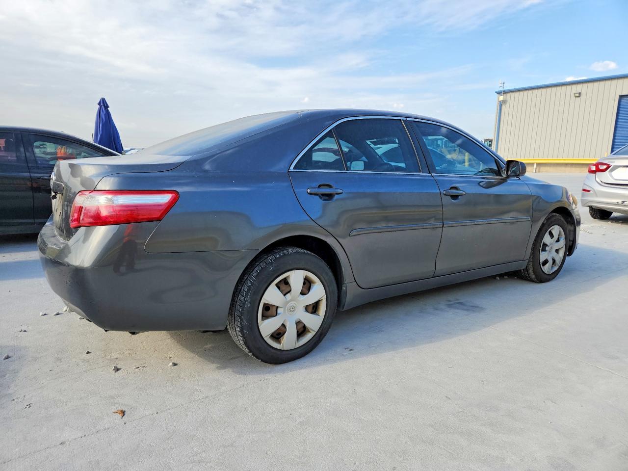 2009 Toyota Camry Le Gray vin: 4T4BE46KX9R107235