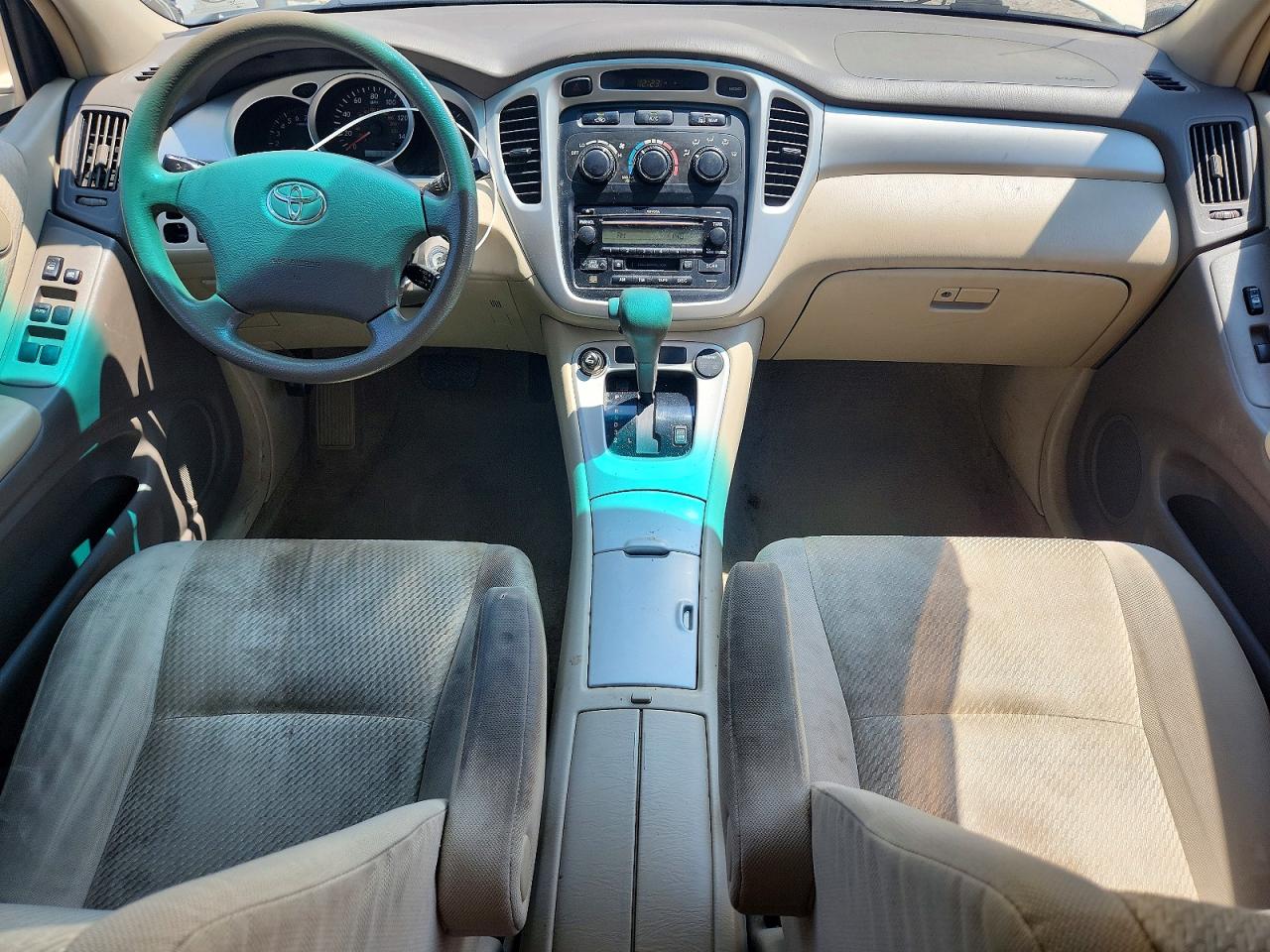 2005 Toyota Highlander Base Tan vin: JTEEP21A050106990