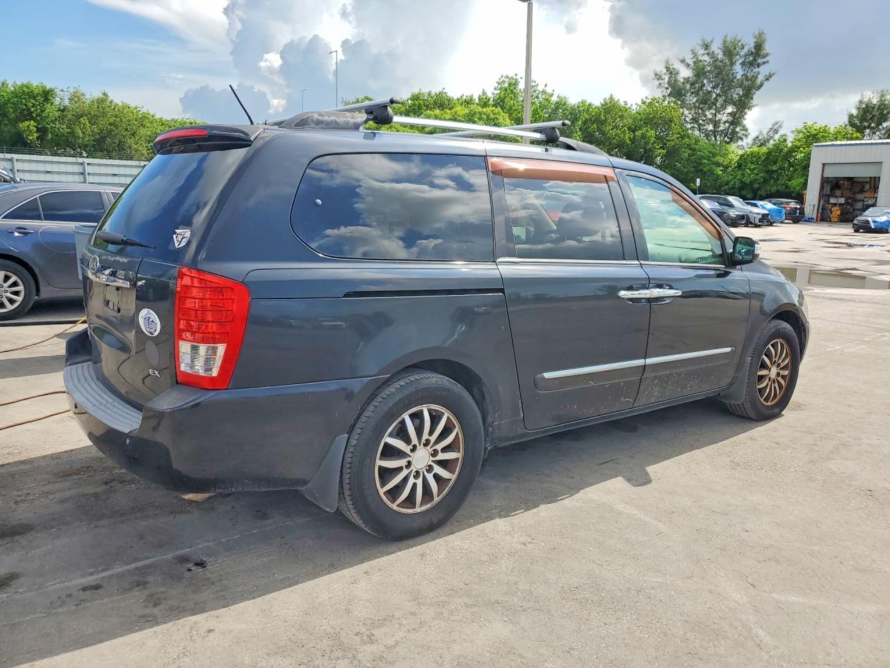2011 Kia Sedona Ex Black vin: KNDMH4C72B6387256