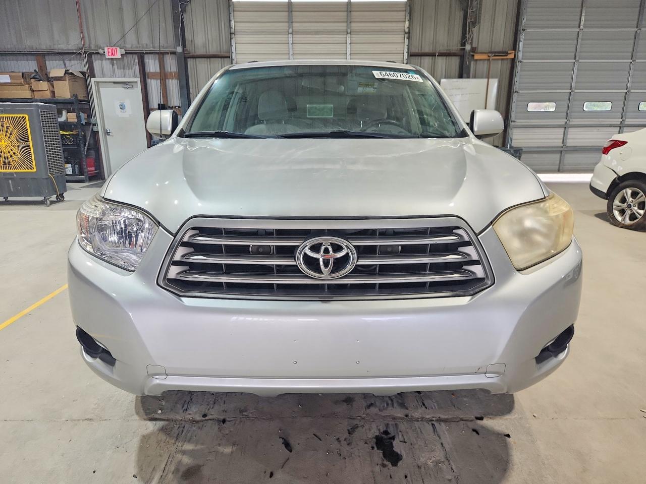 2009 Toyota Highlander Base Серебряный vin: JTEDA41A892002220