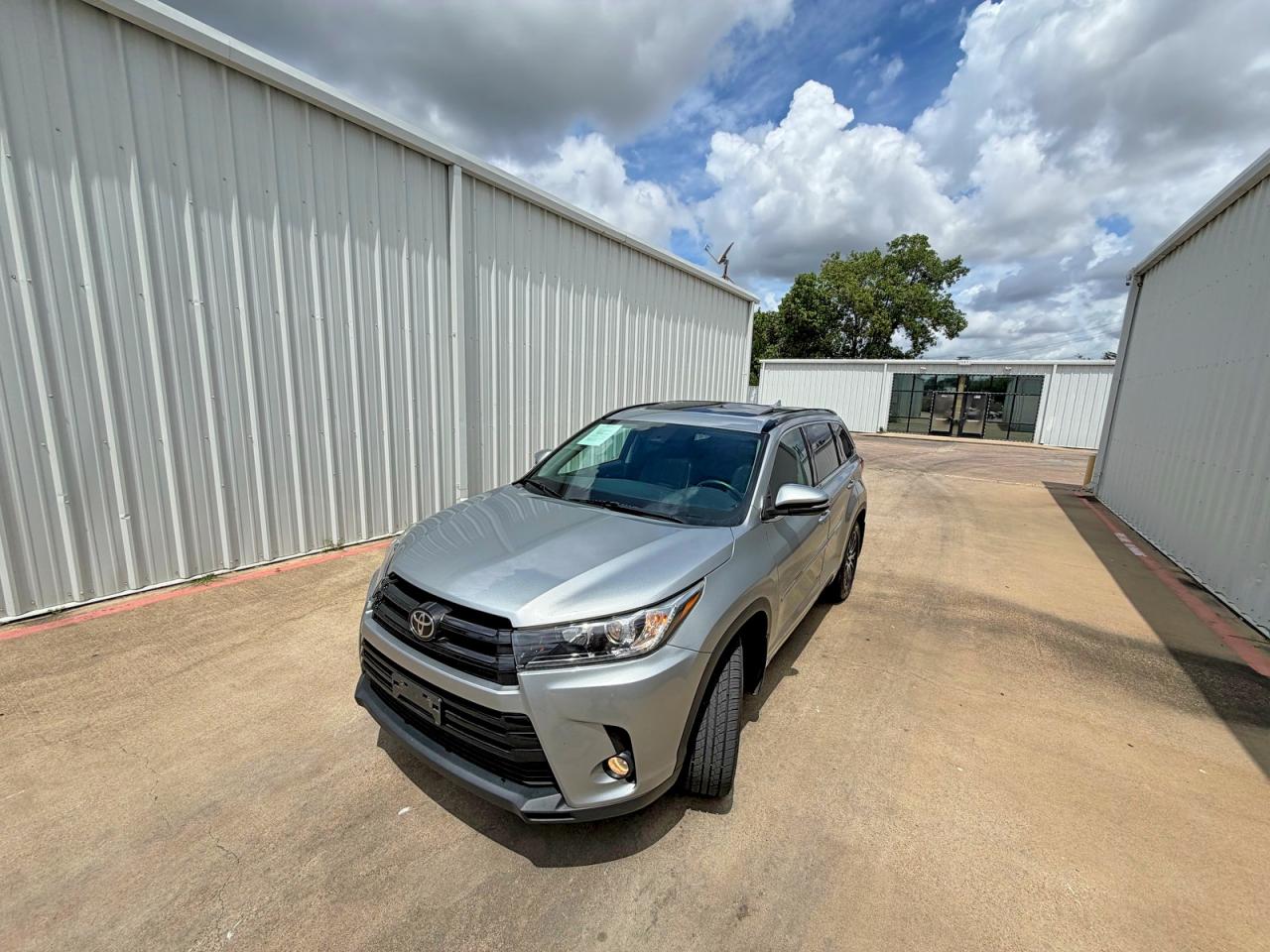 2017 Toyota Highlander Se Silver vin: 5TDJZRFH0HS508358