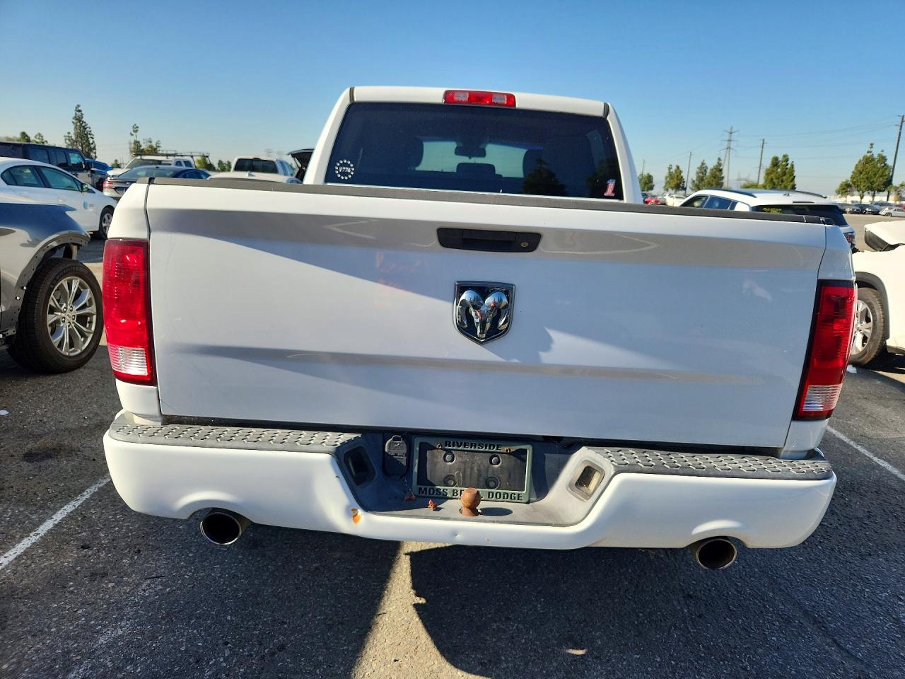 2014 Ram 1500 St Белый vin: 3C6RR6KT6EG262770