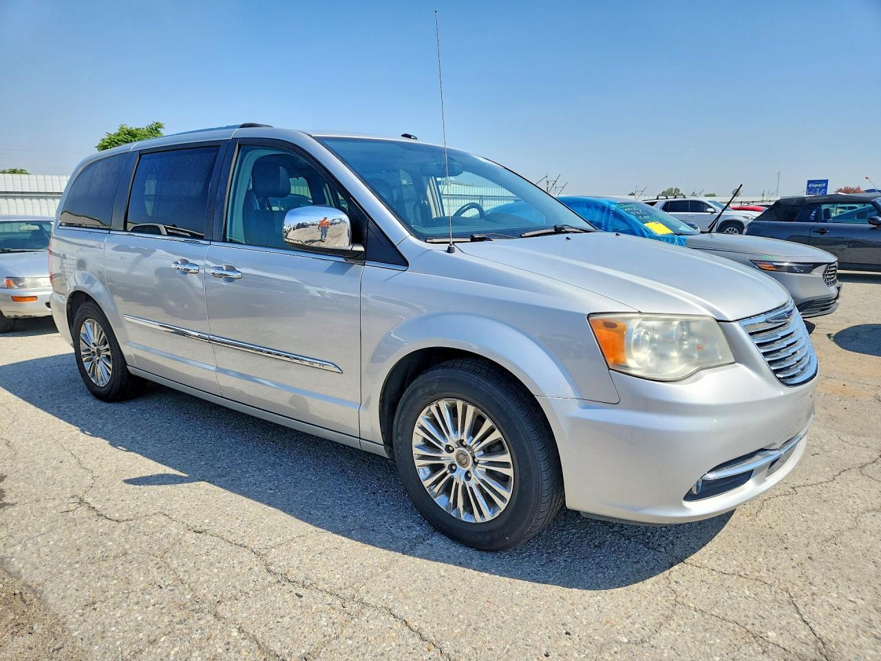 2011 Chrysler Town & Country Limited Silver vin: 2A4RR6DG1BR610838