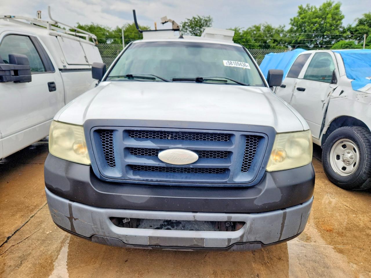 2008 Ford F150 White vin: 1FTRF12208KB70272