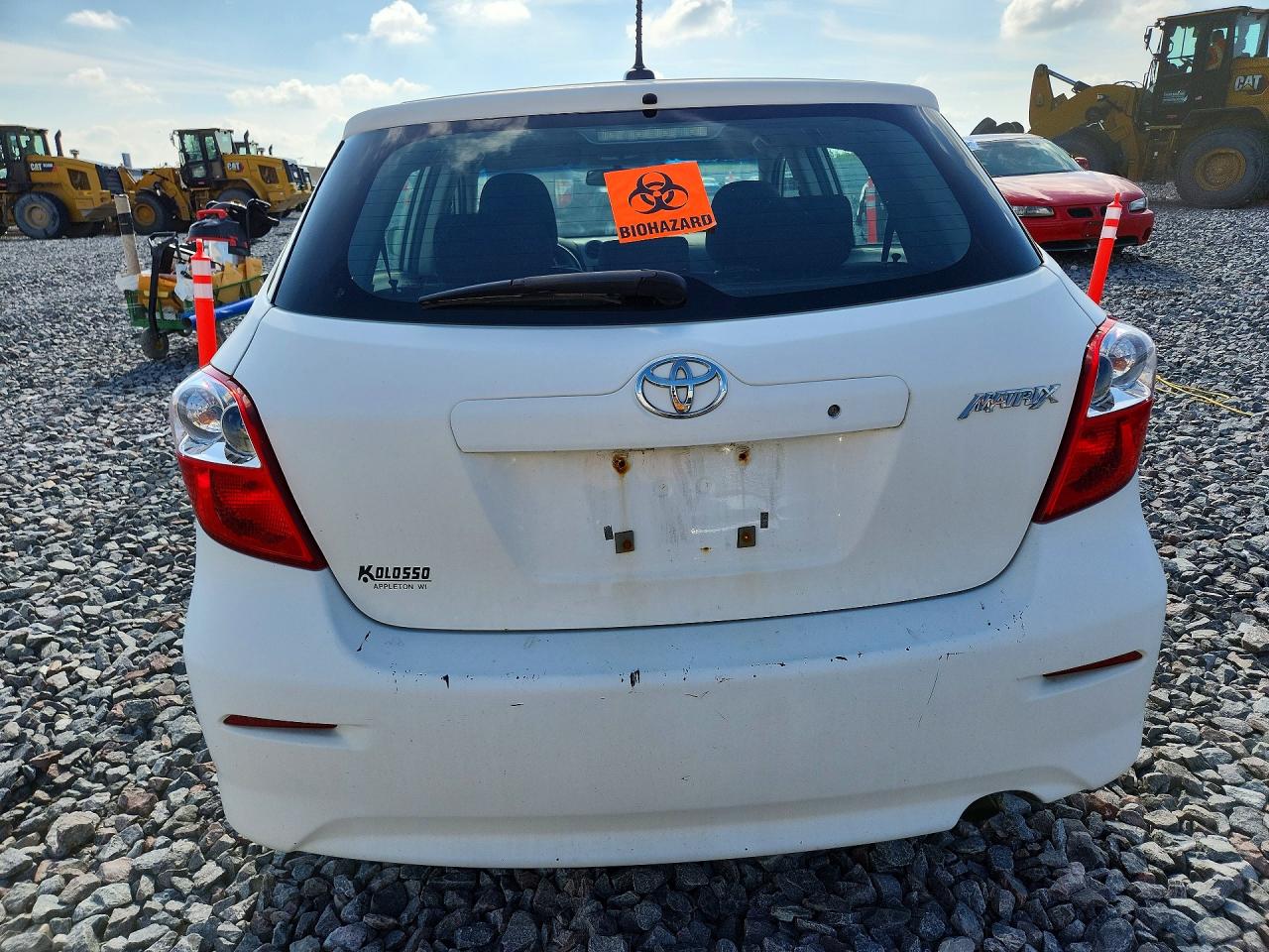 2011 Toyota Matrix Base White vin: 2T1KU4EE6BC588052