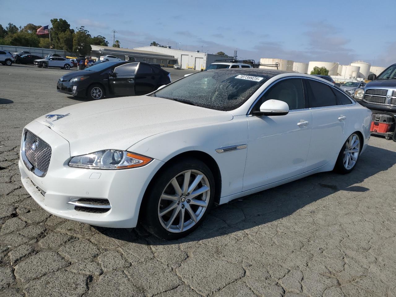 2013 Jaguar Xj White vin: SAJWA1C75D8V55556
