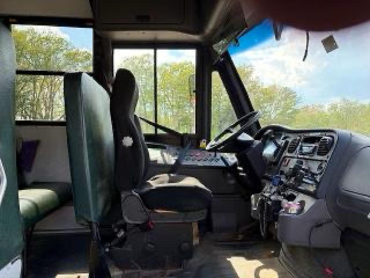 2015 Freightliner Chassis B2b Yellow vin: 4uzabpdu9fcgl9813
