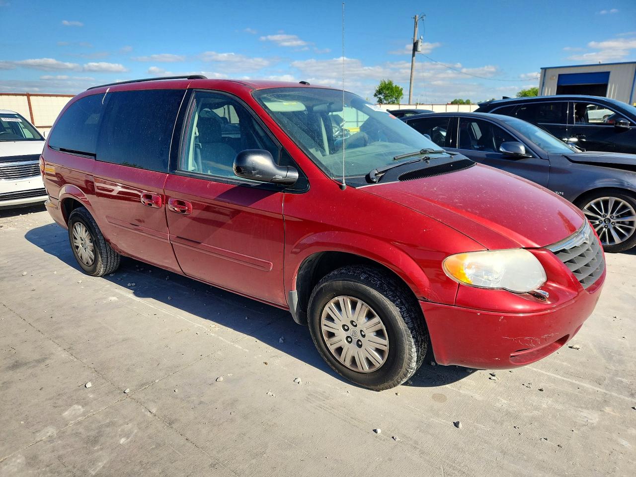 2007 Chrysler Town & Country Lx Red vin: 2A4GP44R87R340436