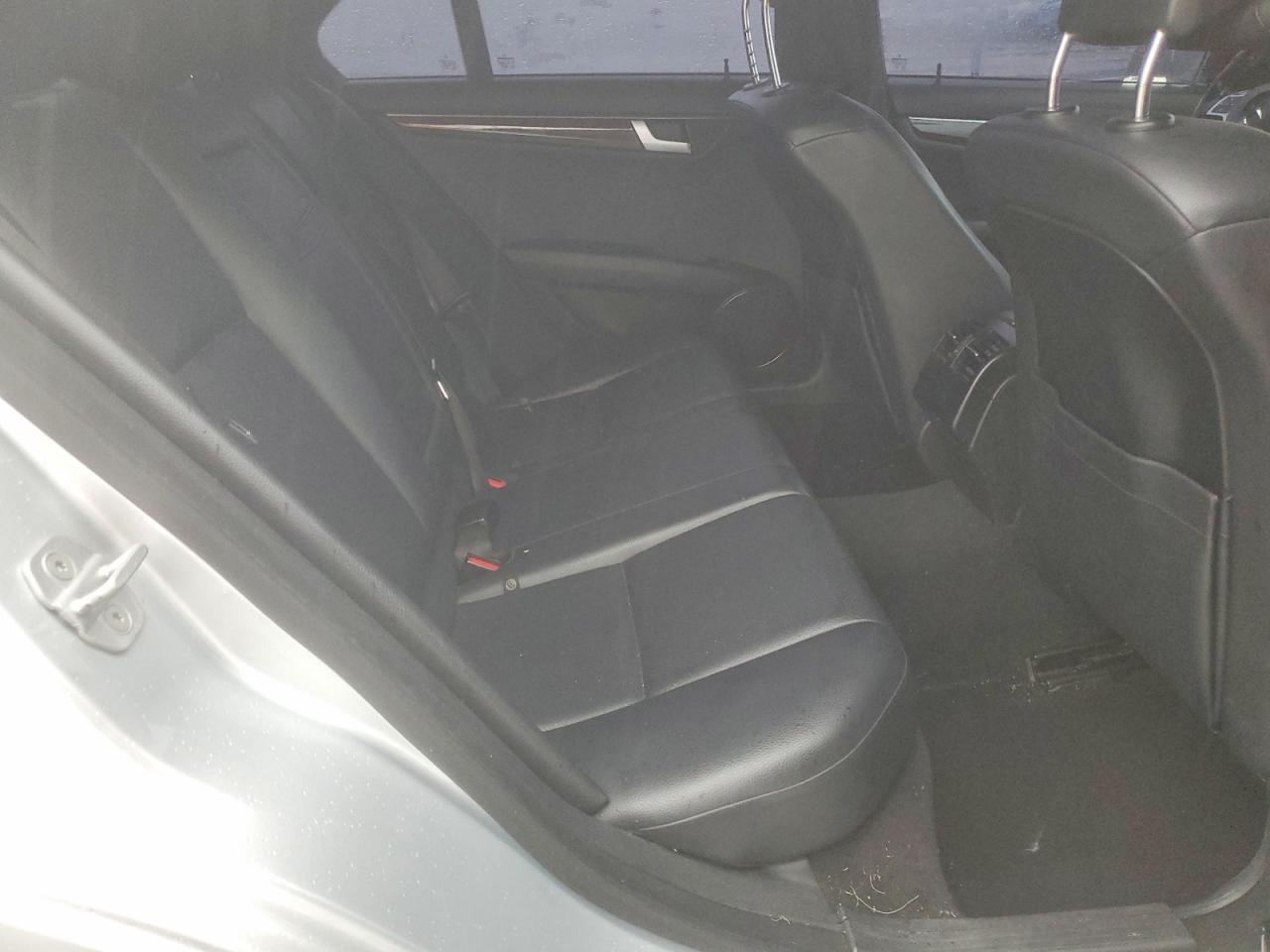 2013 Mercedes-benz C 300 4matic Серебряный vin: WDDGF8AB2DR256563