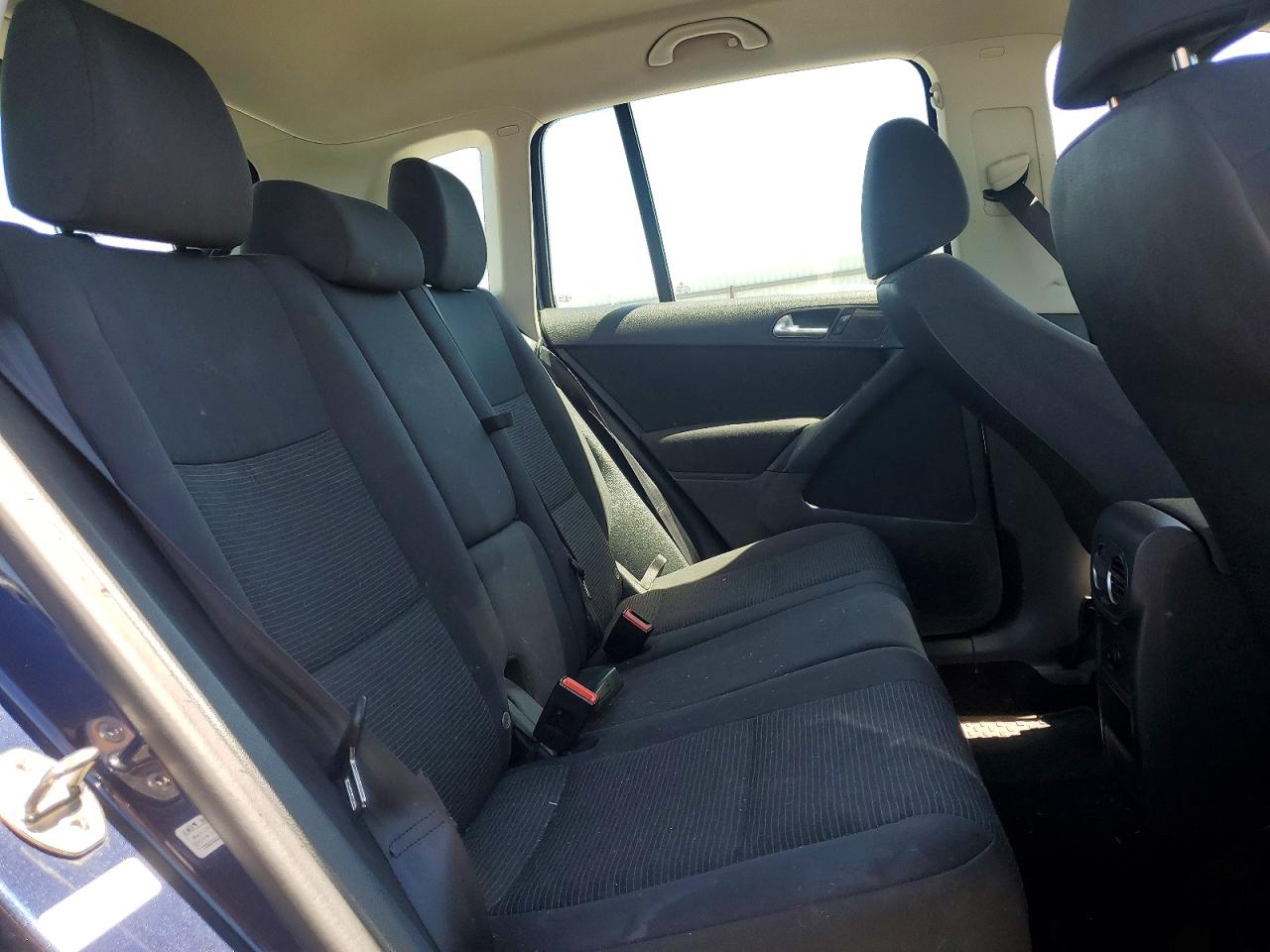 2015 Volkswagen Tiguan S Синий vin: WVGAV7AX6FW524233