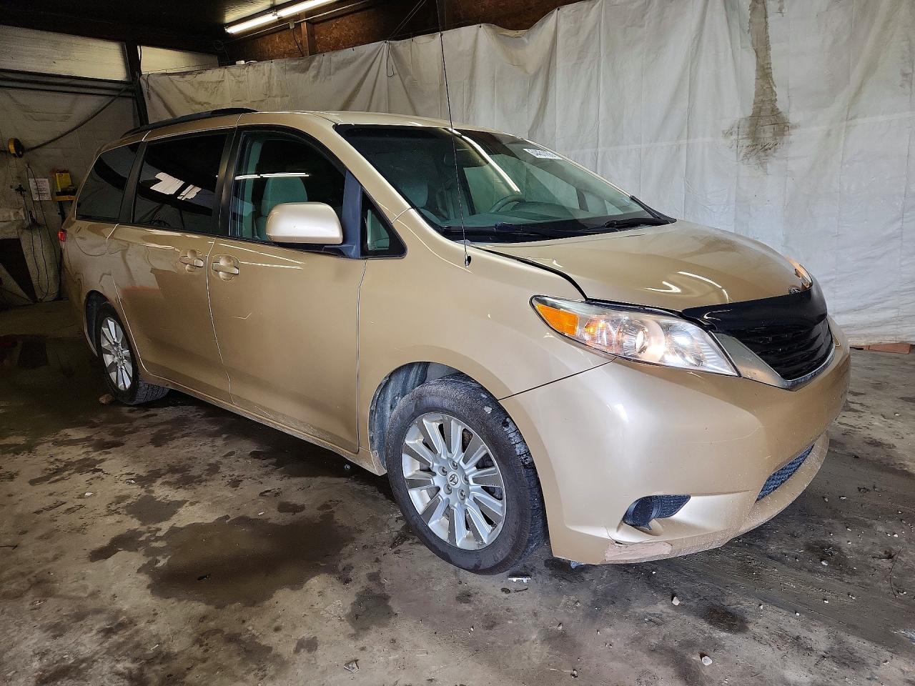 2011 Toyota Sienna Le Beige vin: 5TDJK3DCXBS003573