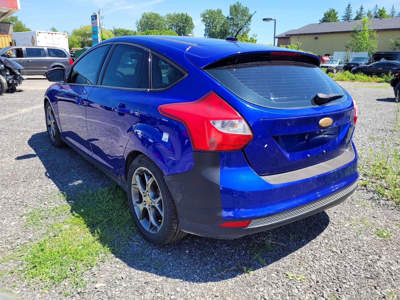 2014 Ford Focus Se Blue vin: 1FADP3K21EL358541
