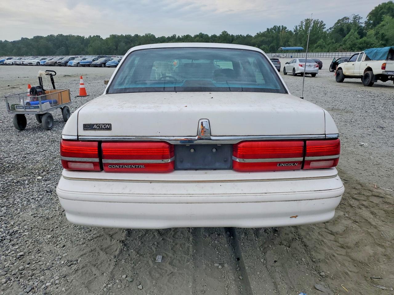 1994 Lincoln Continental Executive White vin: 1LNLM9747RY631711