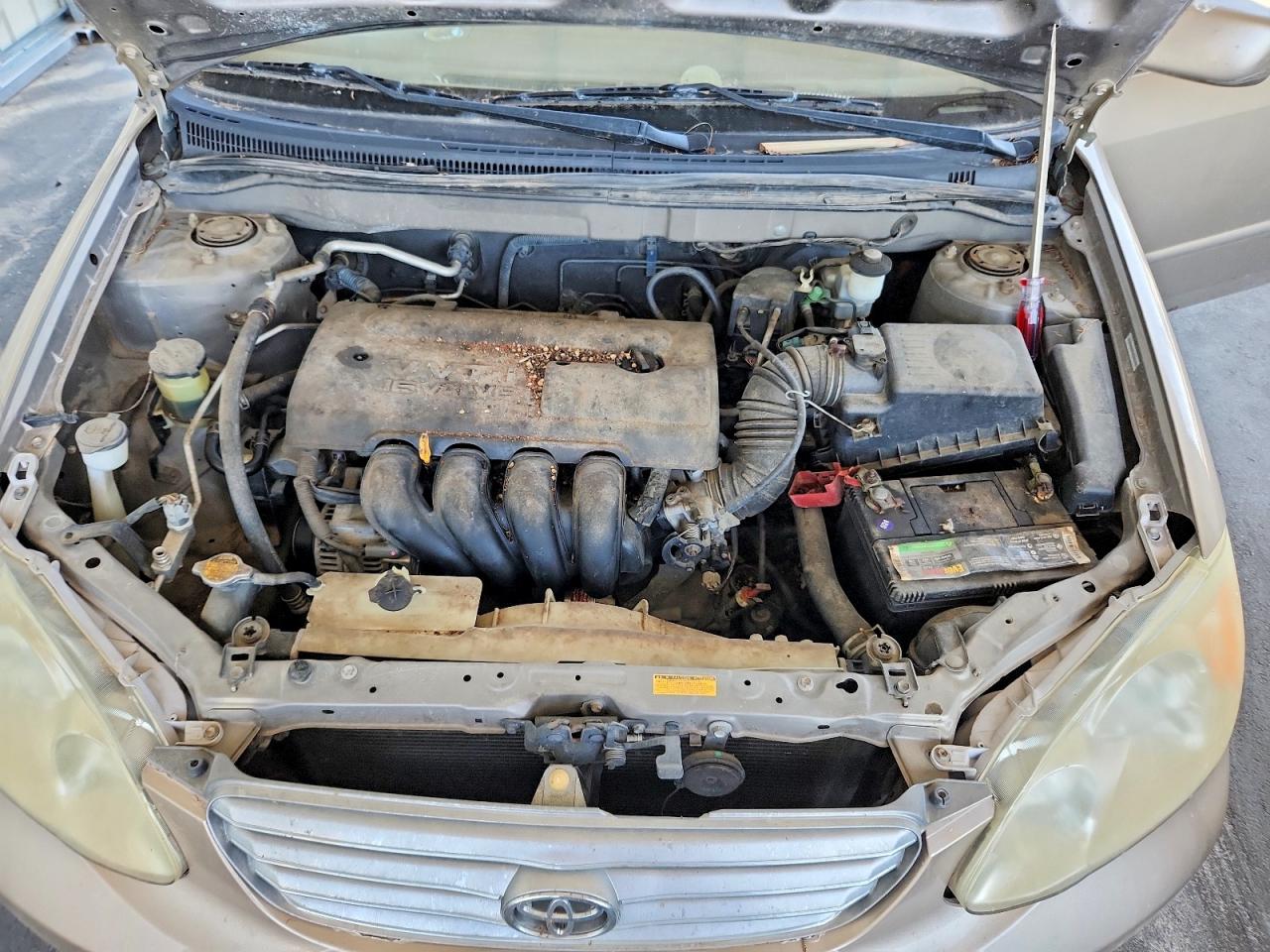 2004 Toyota Corolla Le Золотой vin: 1NXBR32E64Z258140