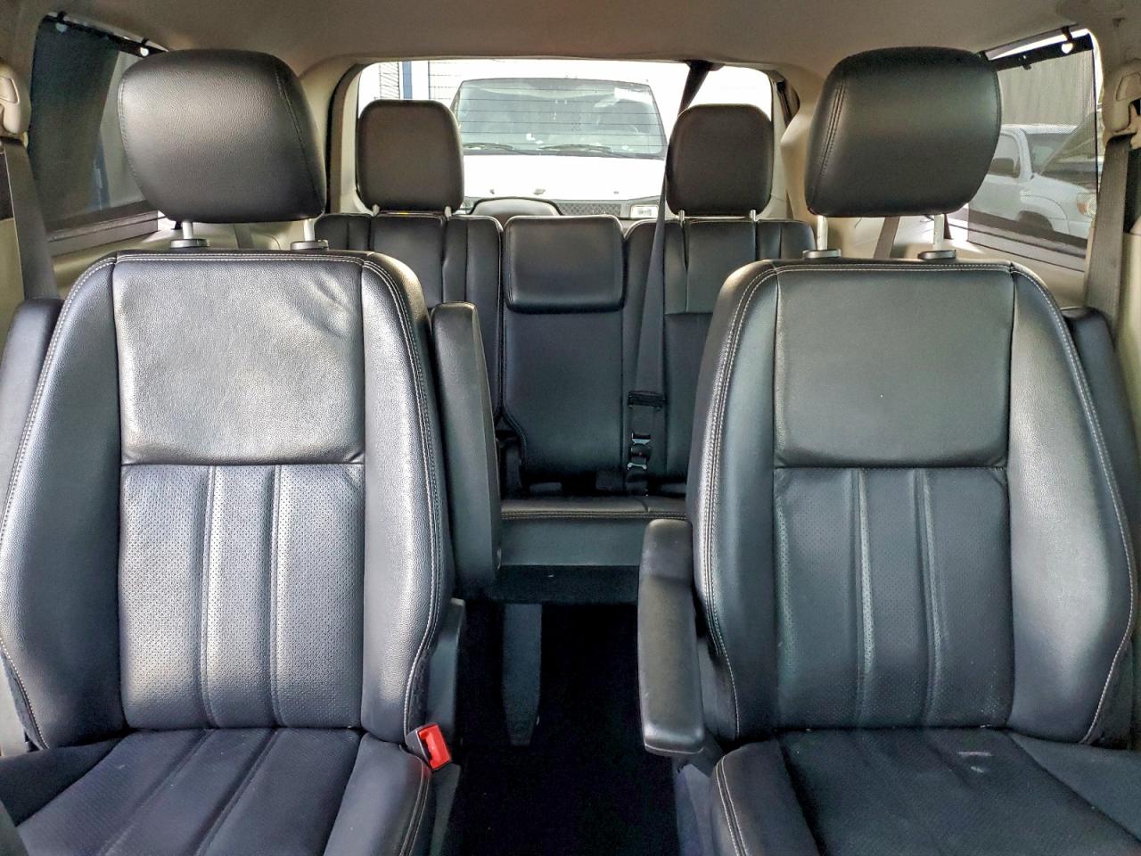 2015 Chrysler Town & Cou Серебряный vin: 2C4R1CG3FR629862