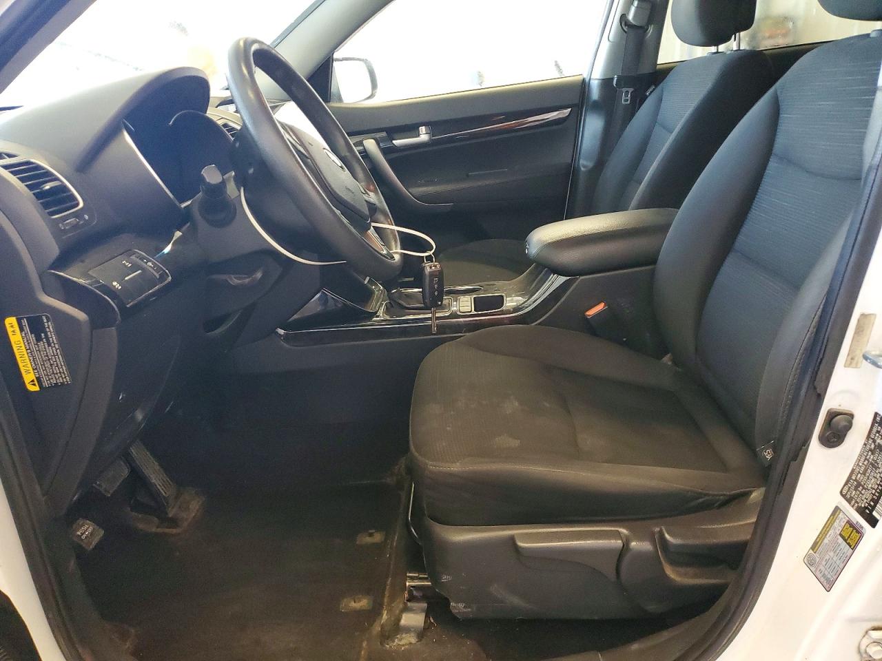 2015 Kia Sorento Lx White vin: 5XYKTCA69FG639971