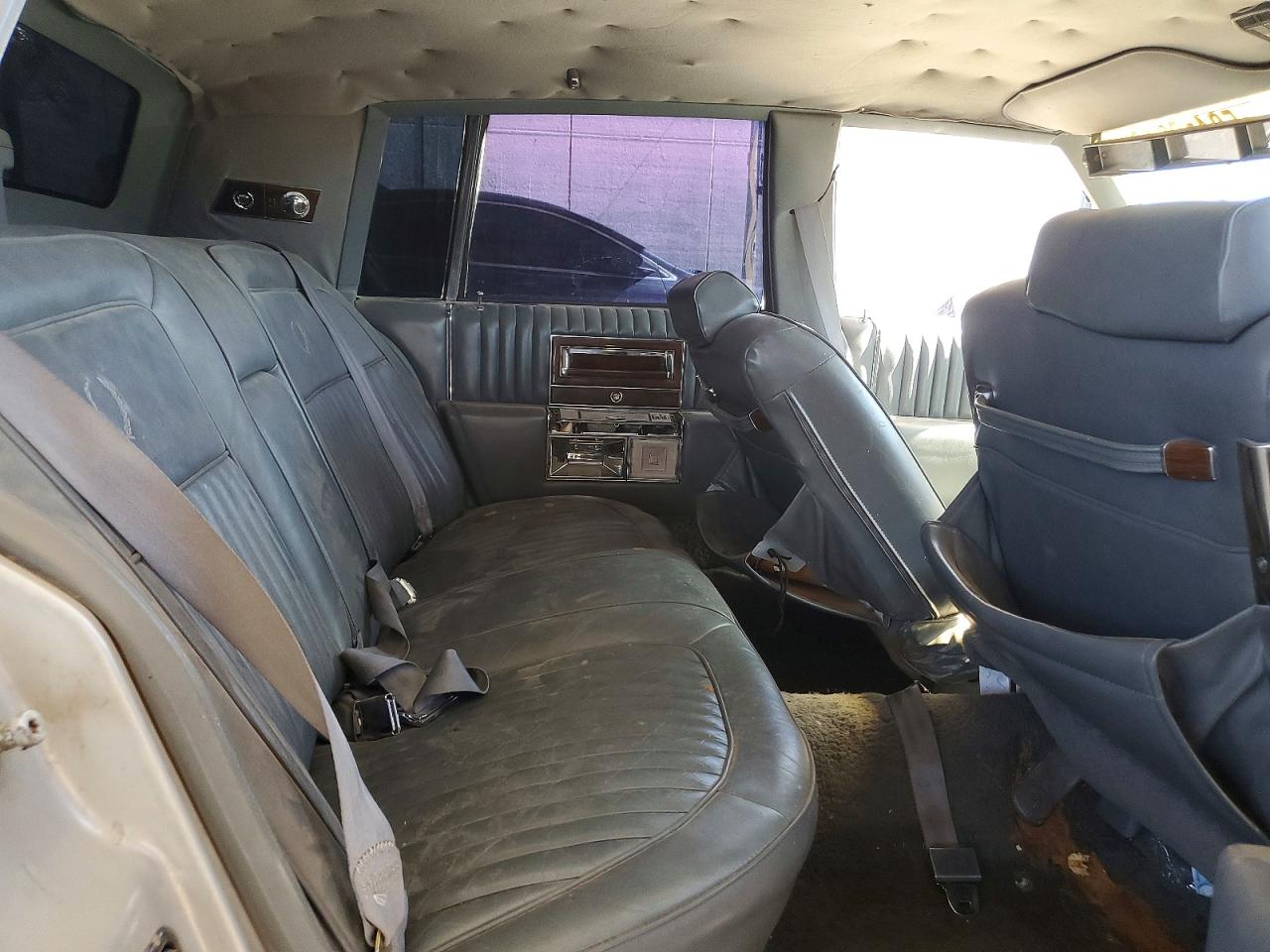 1989 Cadillac Brougham Gray vin: 1G6DW51Y7KR707034