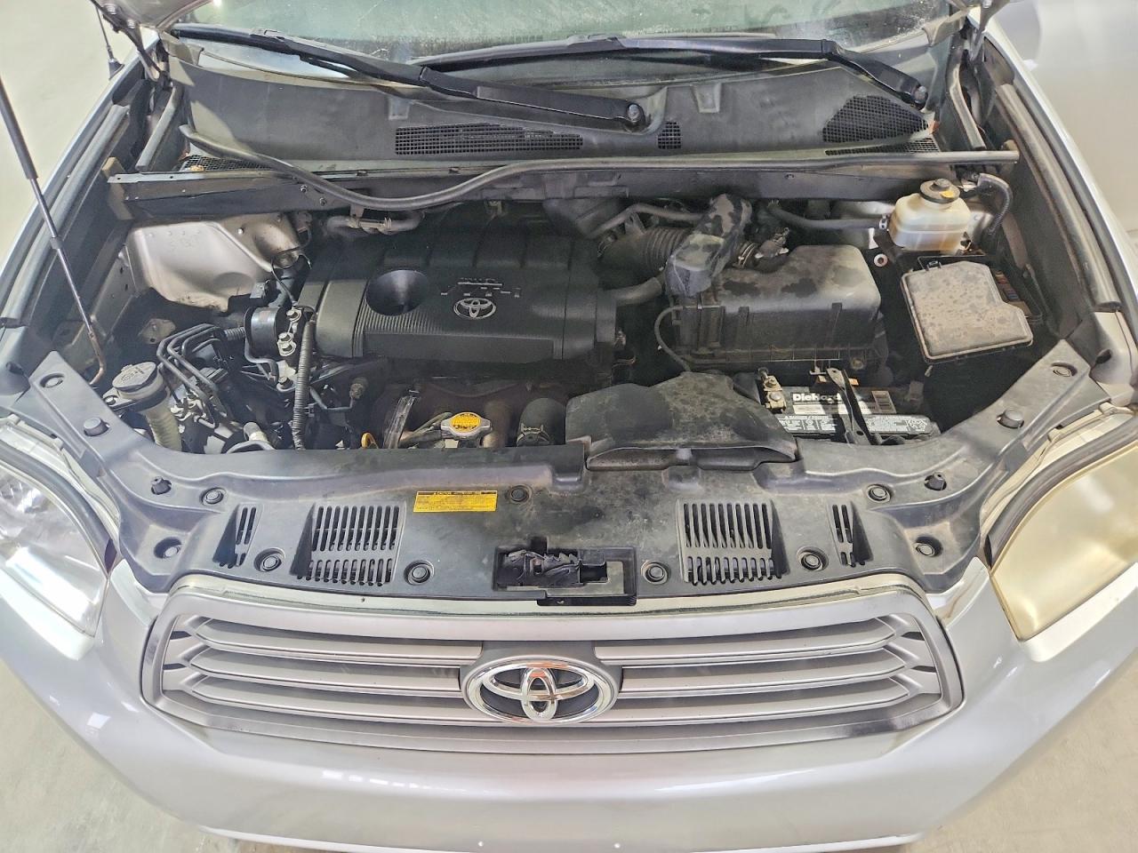 2009 Toyota Highlander Base Серебряный vin: JTEDA41A892002220