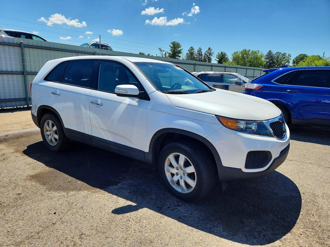 2011 Kia Sorento Lx White vin: 5XYKT3A16BG016211