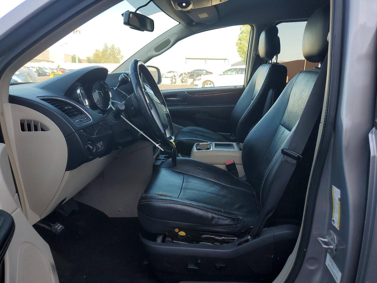 2013 Chrysler Town & Country Touring Silver vin: 2C4RC1BGXDR674277