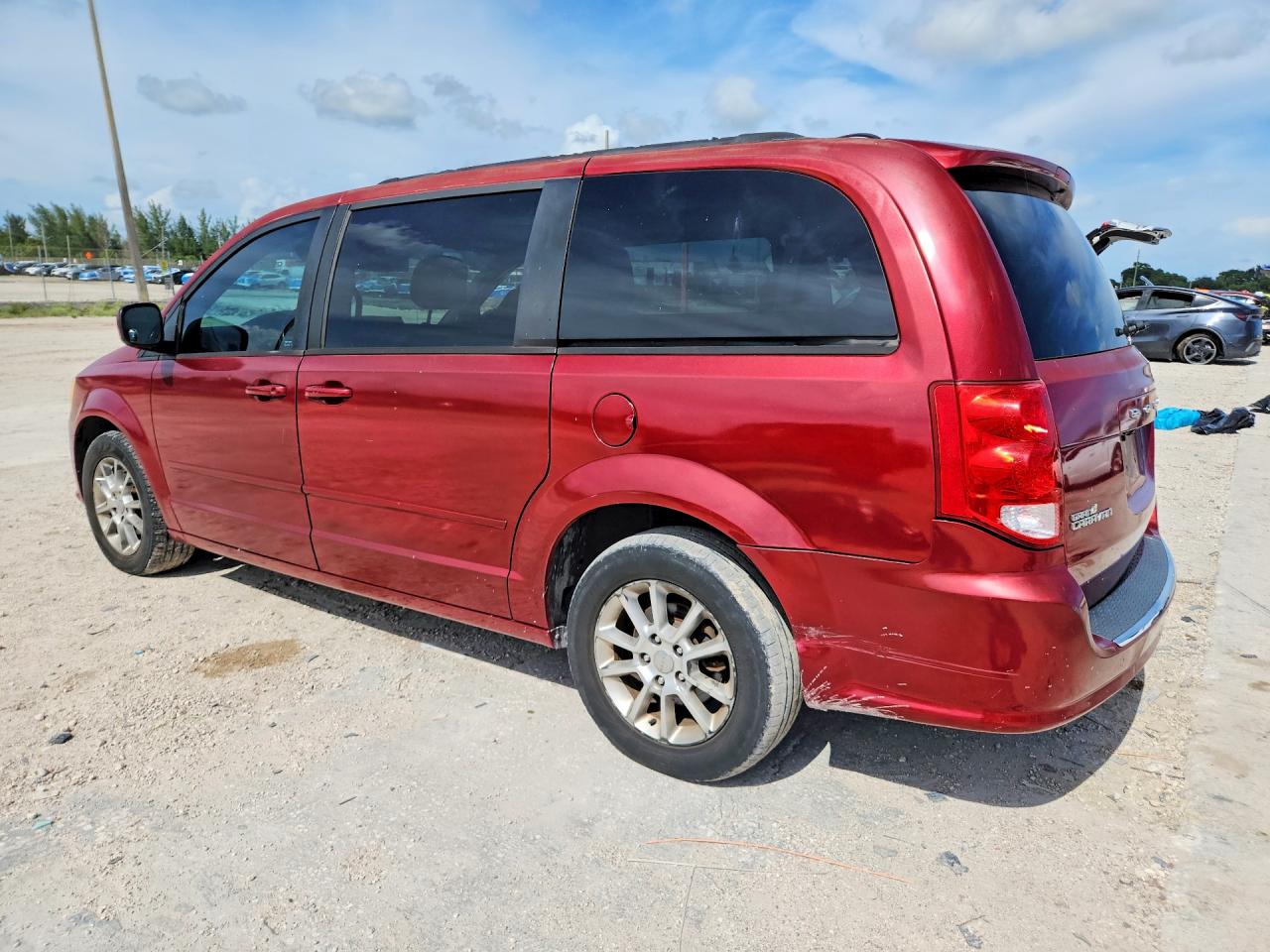 2011 Dodge Grand Caravan R/t Красный vin: 2D4RN7DG3BR696664