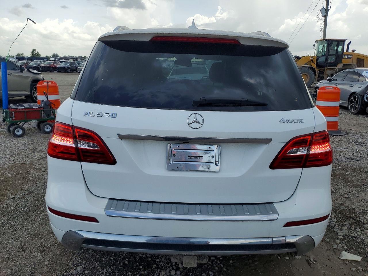 2014 Mercedes-benz Ml 550 4matic White vin: 4JGDA7DB3EA374862