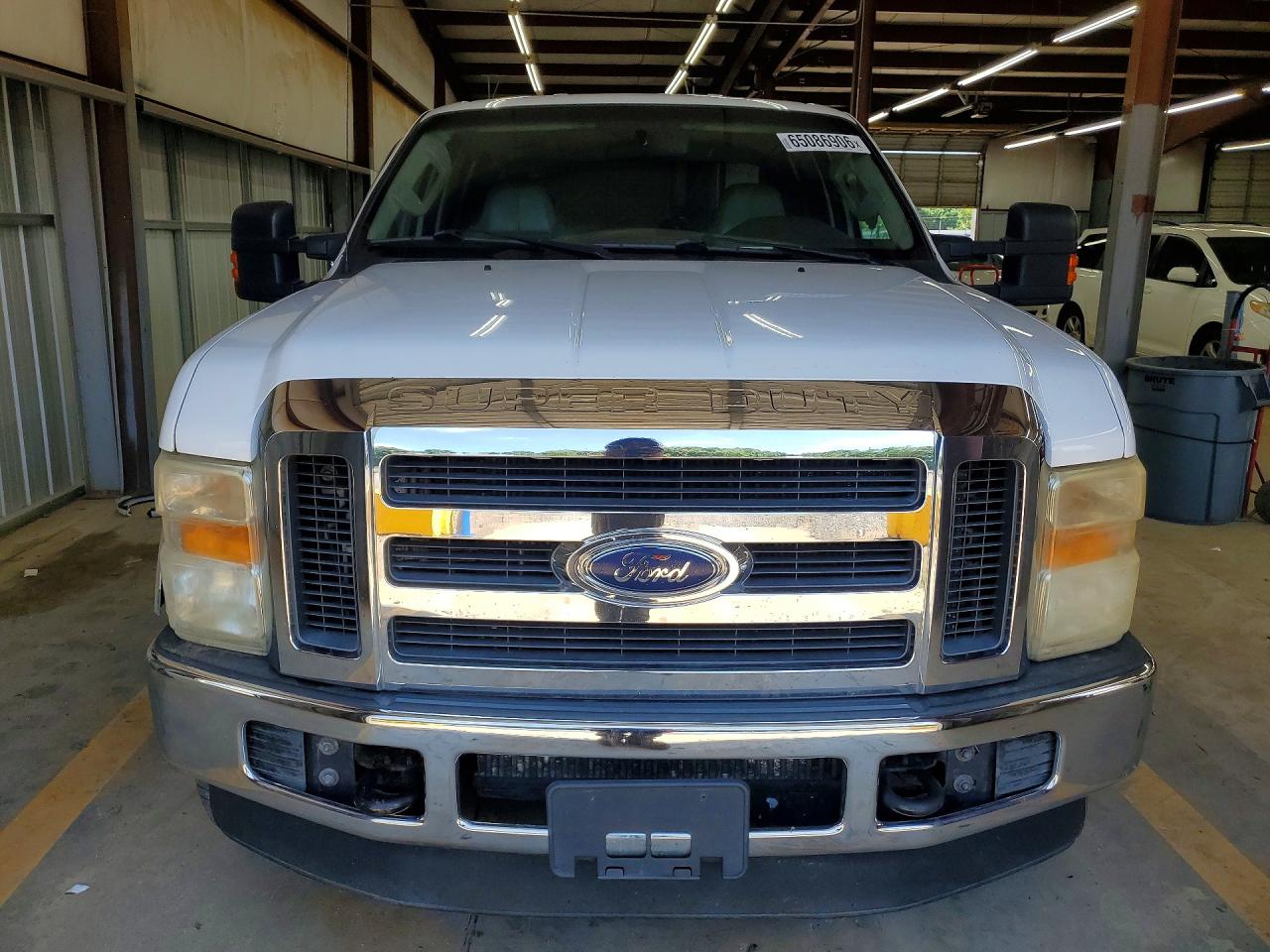 2009 Ford F250 Super Duty White vin: 1FTSW21R39EA62265