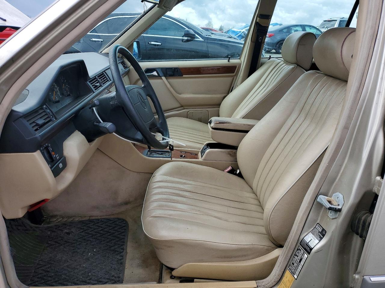 1995 Mercedes-benz E 300d Tan vin: WDBEB31E0SC072165