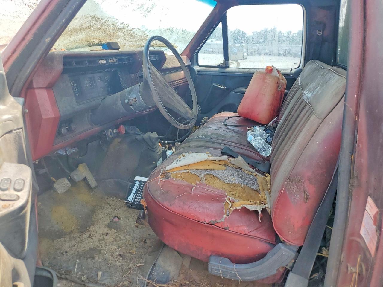 1988 Ford F350 Red vin: 1FTDF15Y8JNA95075
