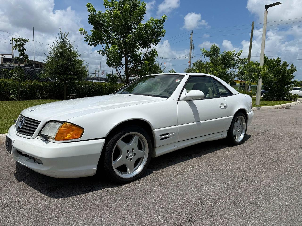 2001 Mercedes-benz Sl 500 White vin: WDBFA68F71F198298