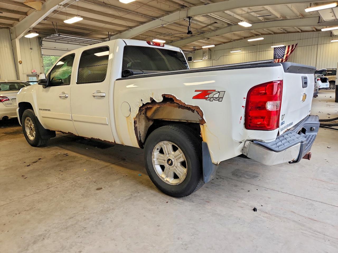 2008 Chevrolet Silverado K1500 White vin: 3GCEK13388G296629