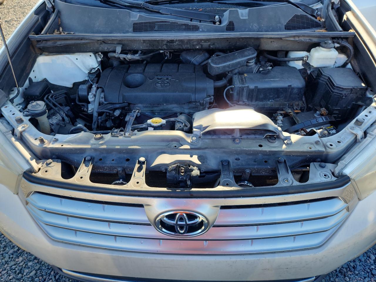 2012 Toyota Highlander Base White vin: 5TDZA3EH5CS022999