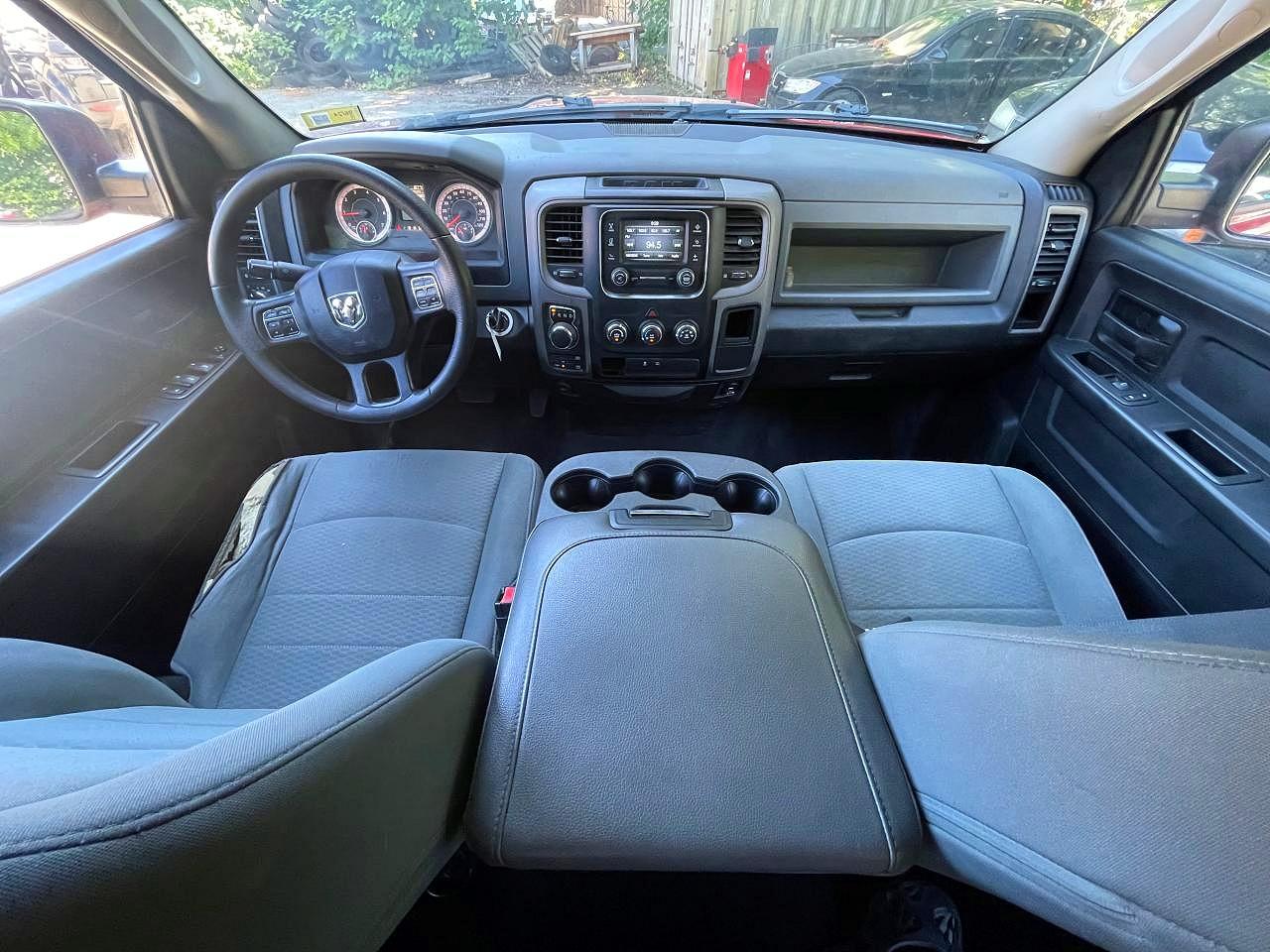 2016 Ram 1500 St Red vin: 1C6RR7FT4GS123183