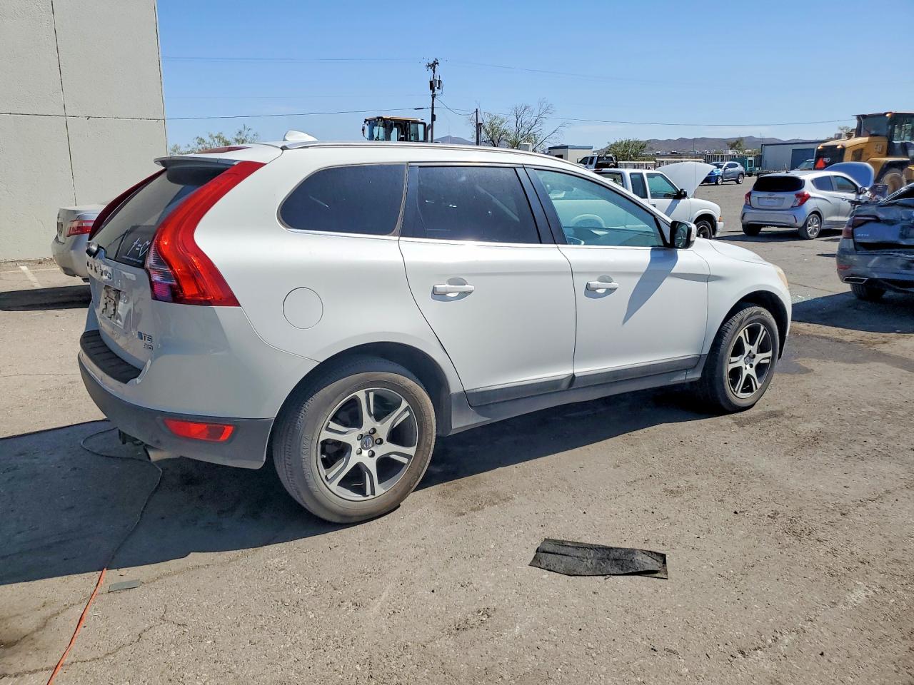 2011 Volvo Xc60 T6 White vin: YV4902DZ6B2153062
