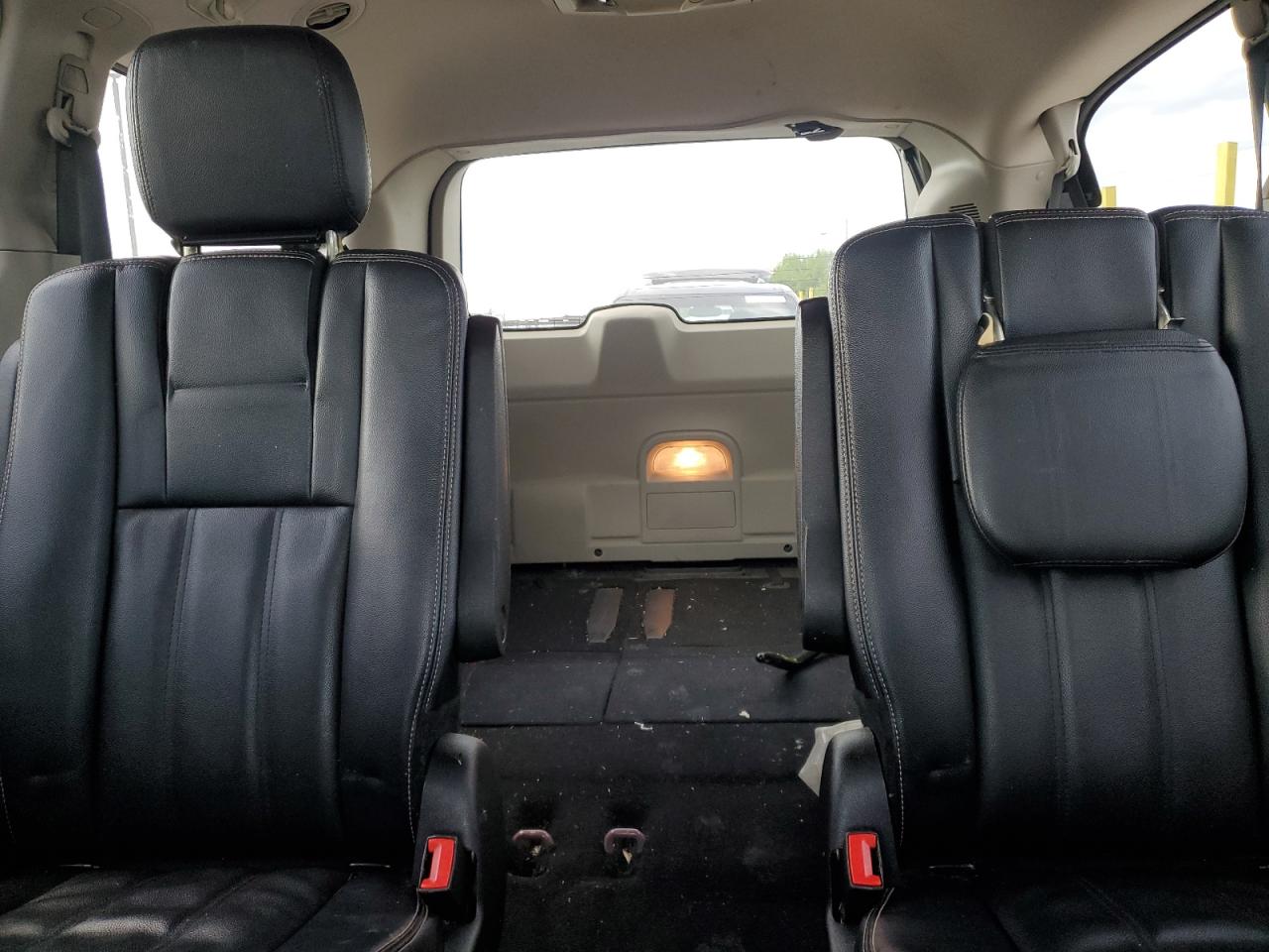 2014 Chrysler Town & Country Touring Red vin: 2C4RC1BG9ER247545