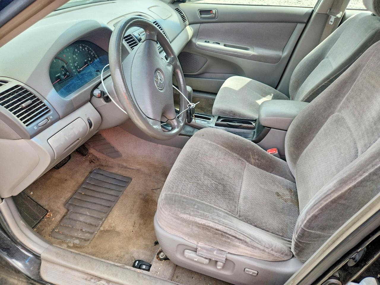 2004 Toyota Camry Le Black vin: JTDBE32K140261377