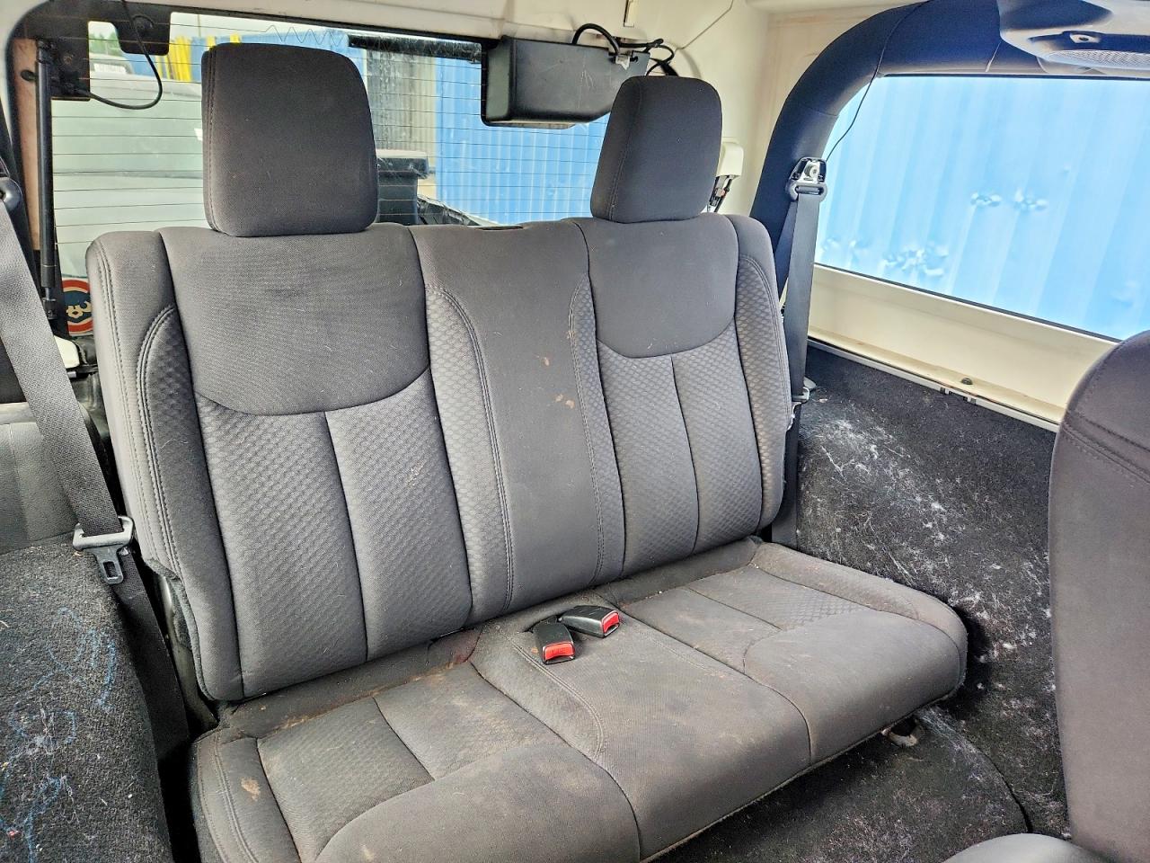 2013 Jeep Wrangler Sport Silver vin: 1C4AJWAG2DL647925