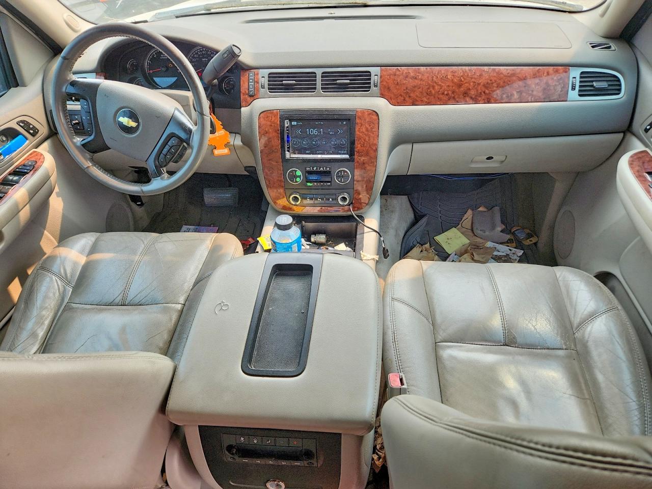 2007 Chevrolet Tahoe K1500 White vin: 1GNFK13037J197117