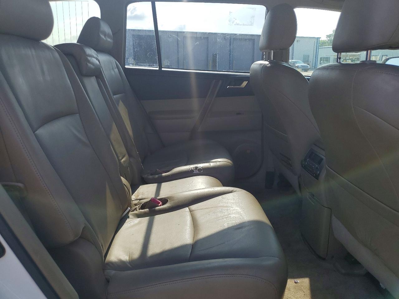 2009 Toyota Highlander Limited White vin: JTEDS42A792092827