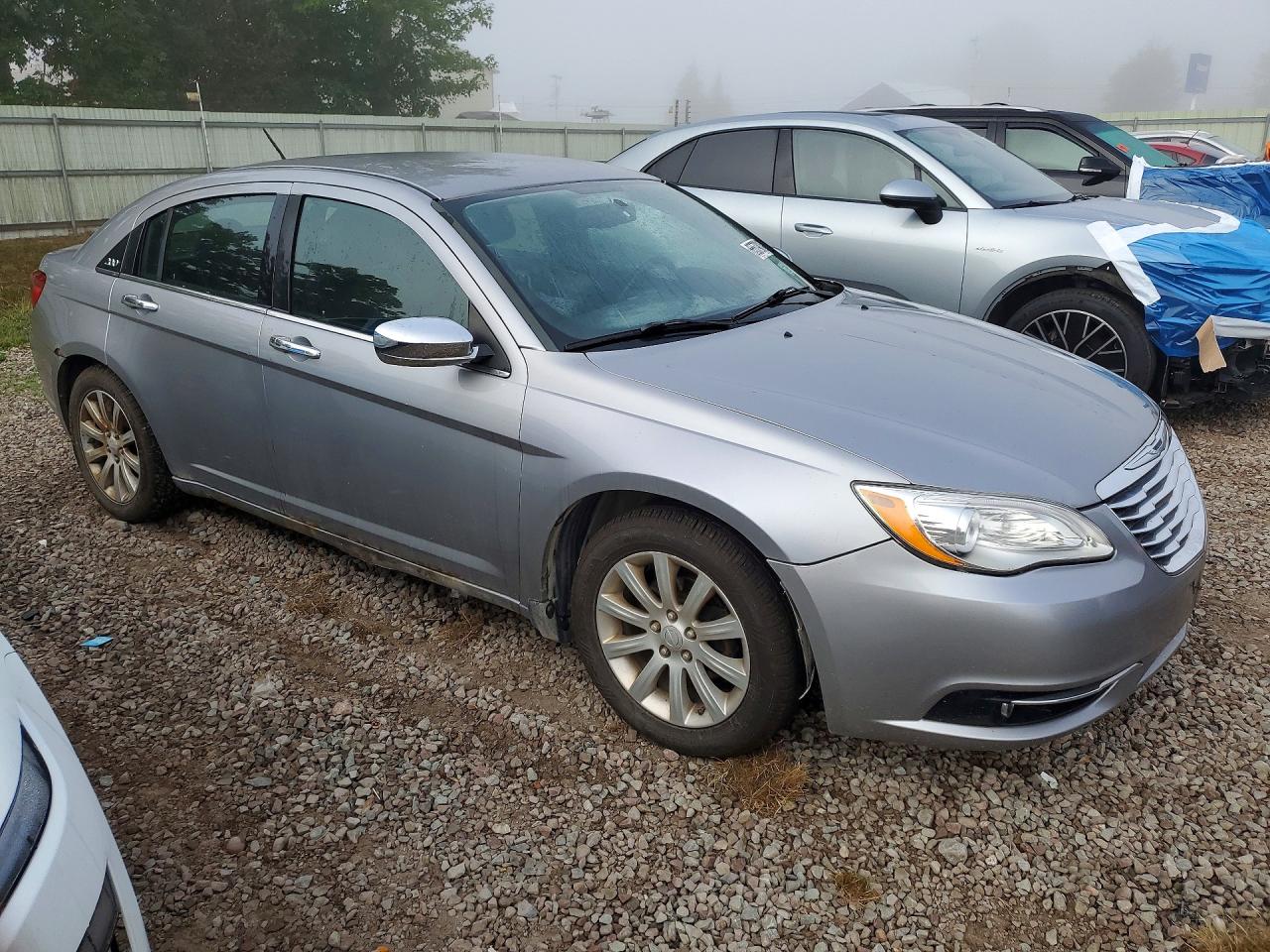 2013 Chrysler 200 Limited Silver vin: 1C3CCBCG2DN612545