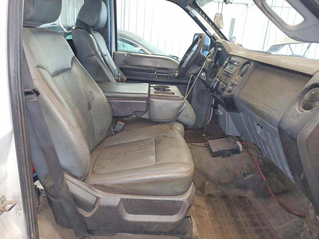 2011 Ford F250 Super Duty White vin: 1FTBF2B67BEC37529