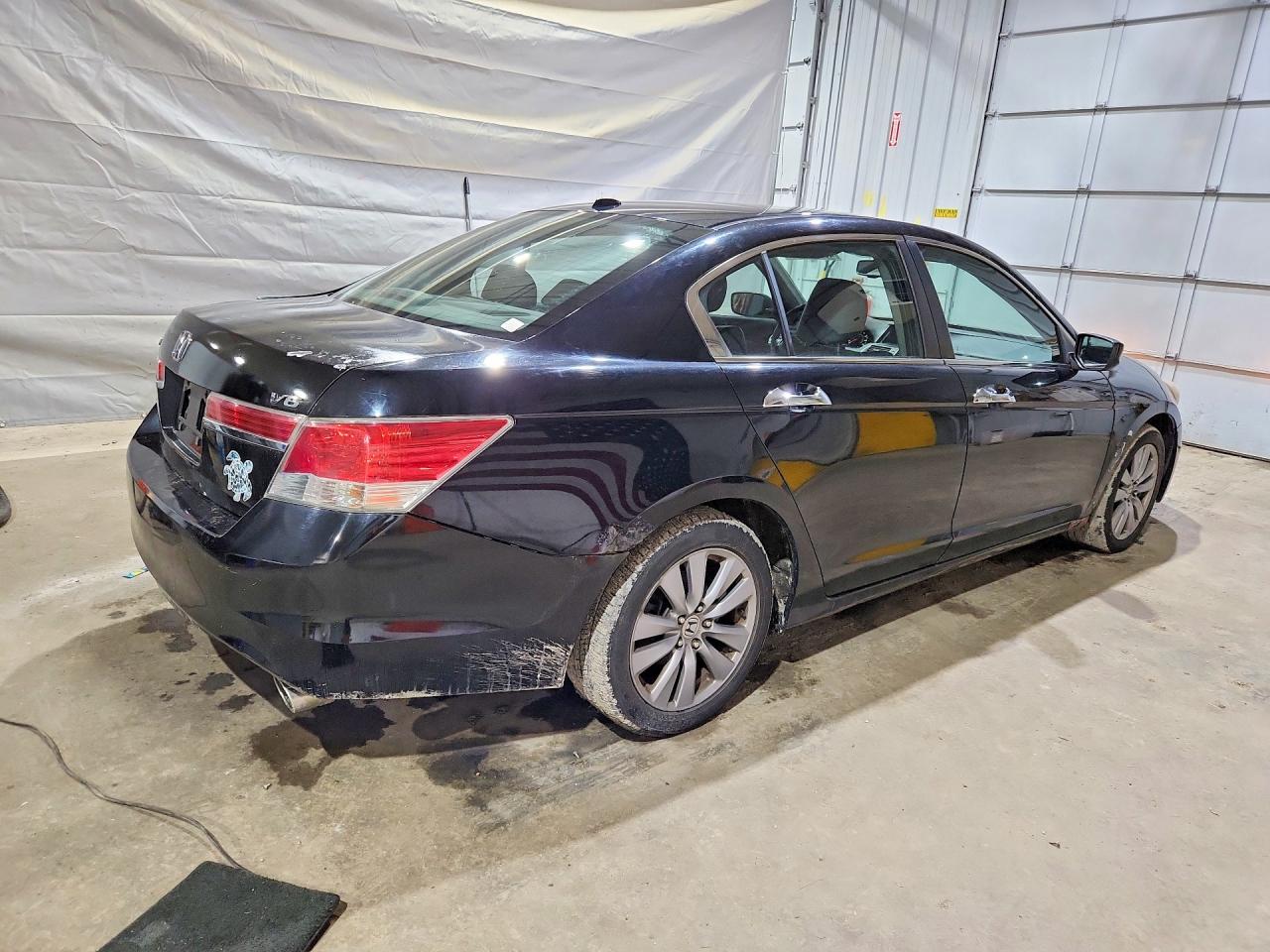 2011 Hond Accord Black vin: 1HGCP3F89BA002612