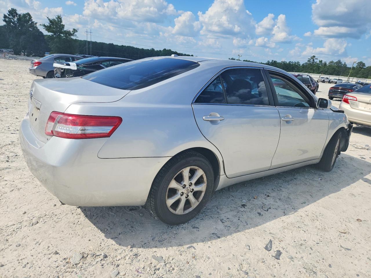 2011 Toyota Camry Le Silver vin: 4T1BF3EK0BU610409
