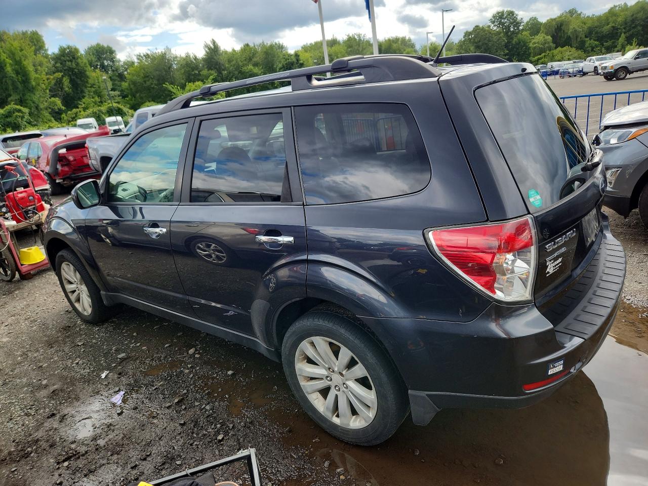2013 Subaru Forester 2.5x Premium Blue vin: JF2SHADCXDH443924