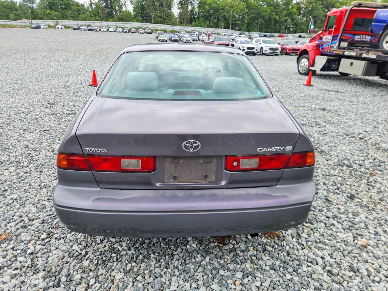 1998 Toyota Camry Le Gray vin: 4T1BG22K5WU857653